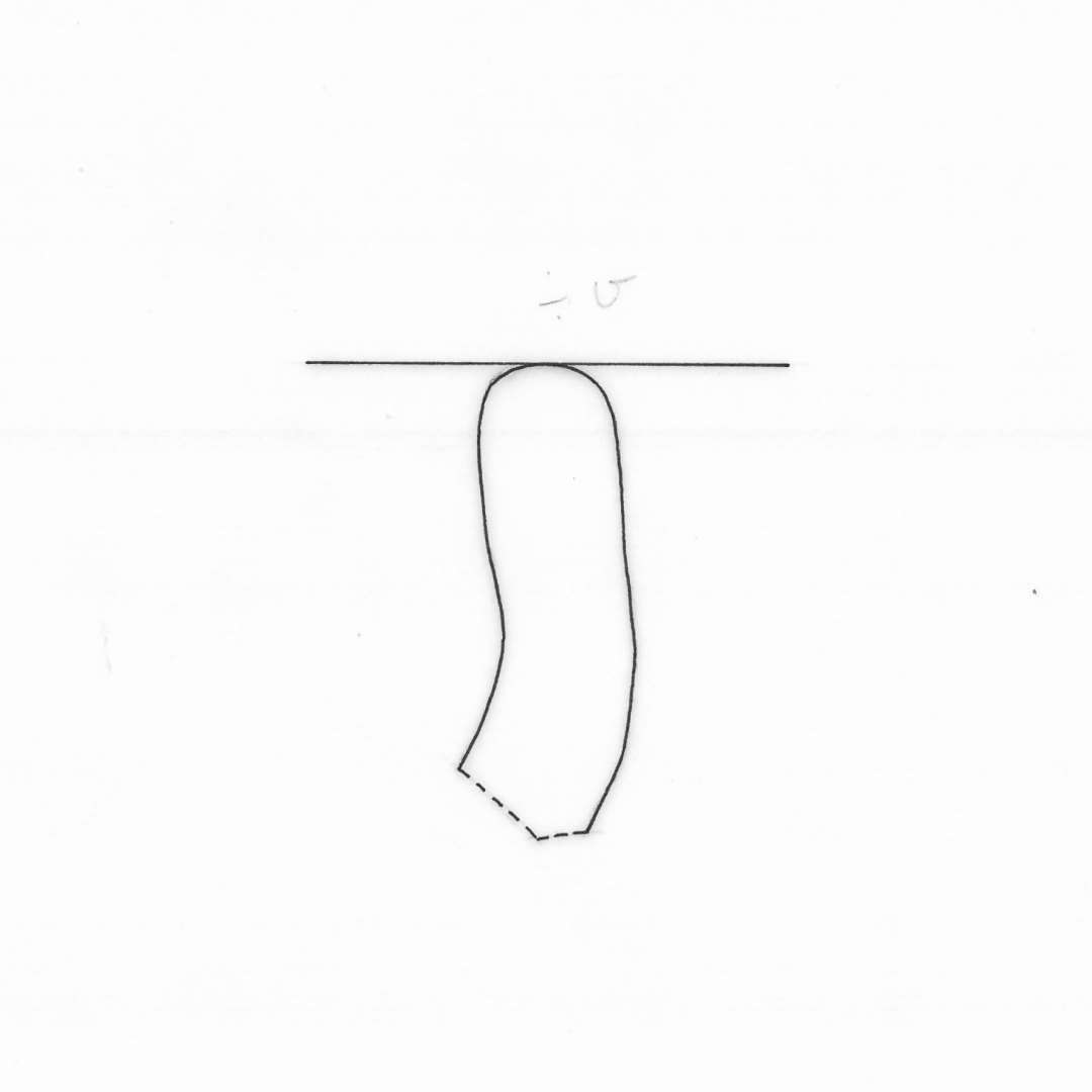 1 mundingsrandsk�r af gr�br�ndt magret lergods fra kar med udadb�jet, glat rand, gruppe 4.