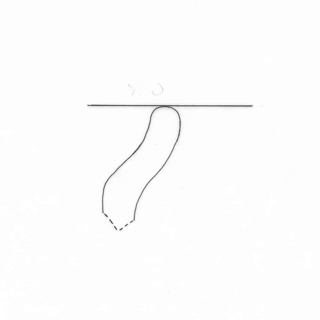 1 mundingsrandsk�r af gr�br�ndt, magret lergods fra kar med svag halsindb�jning og omtrent lige opst�ende afrundet mundingsrand, gruppe 4.