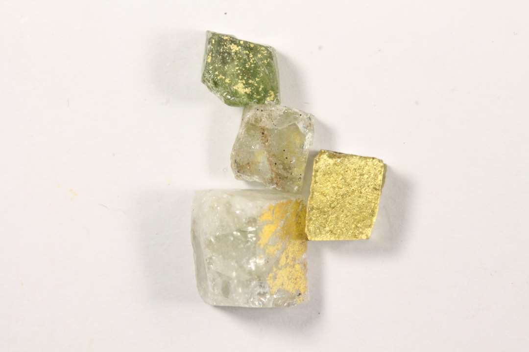 4 stk. tessera, gennemsigtig, guldfolieret