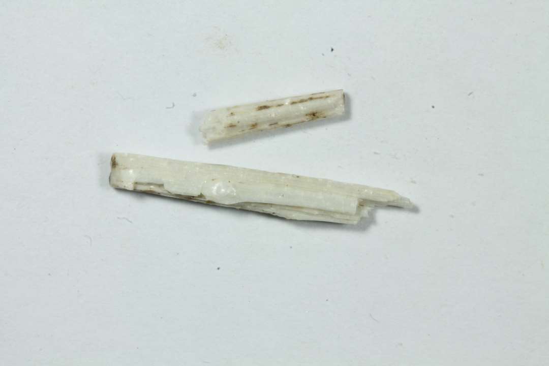 2 stk. tr�d, uigennemsigtig hvidgr�