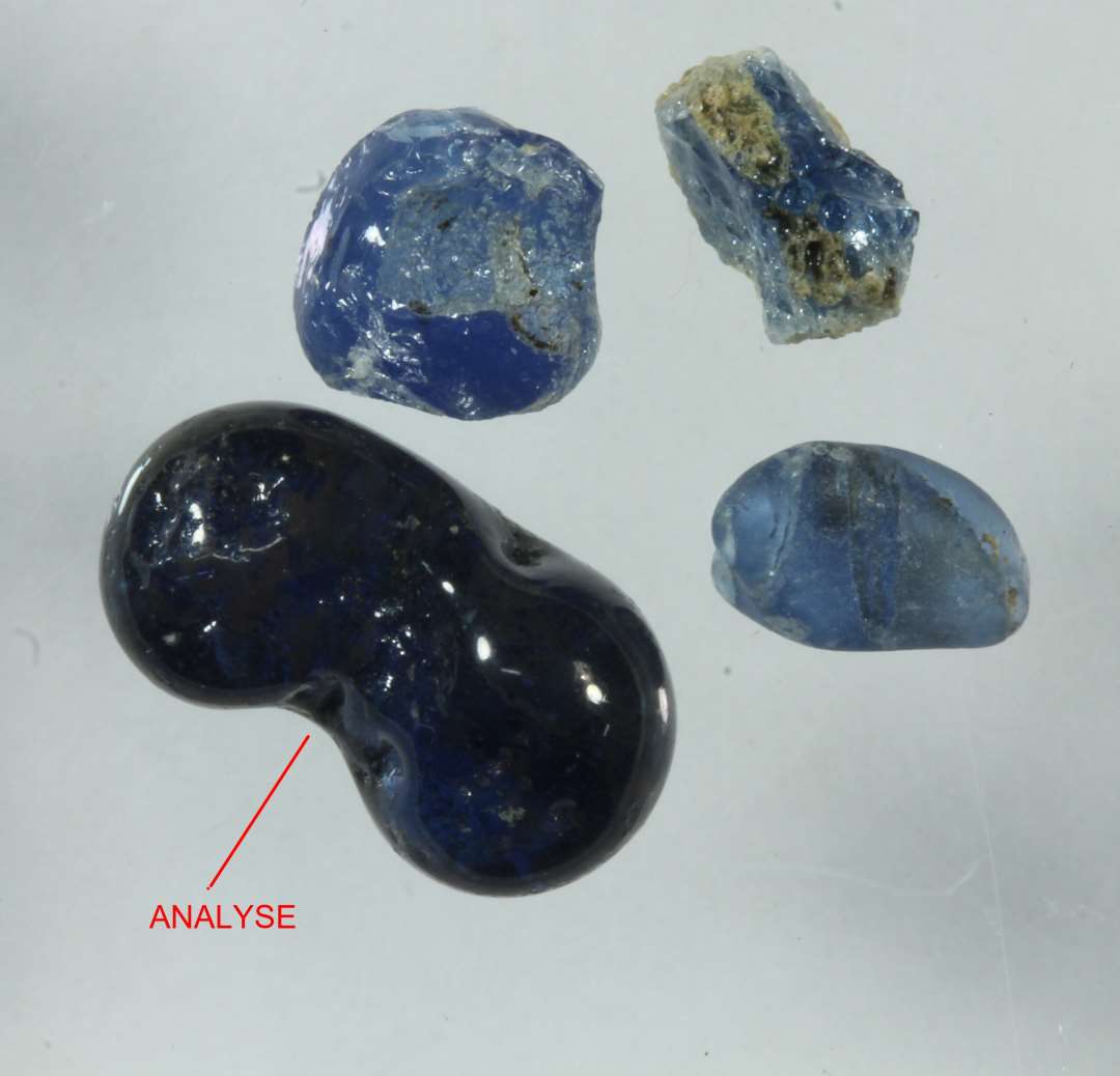 4 dr�ber halvgennemsigtigt bl�t glas