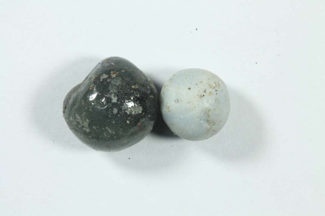 2 dr�ber, uigennemsigtig hvidgr�