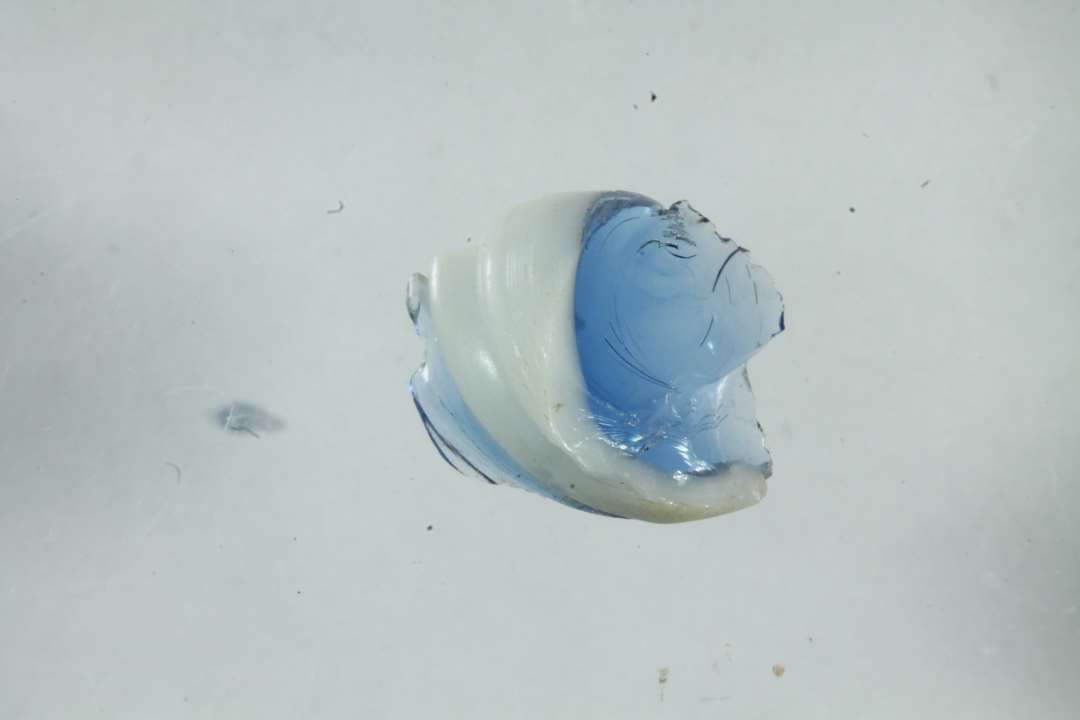 Tr�d, reticella, gennemsigtig bl� med hvid