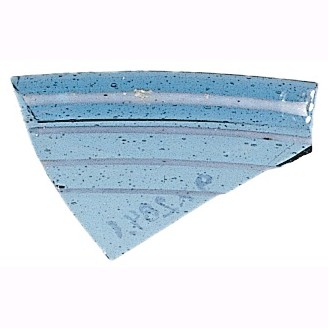 Randsk�r, fortykket, type c., tykkelse: 1,10mm., diameter: 12 cm., m�rk bl� med hvide p�lagte lister. Sk�rstr.: 2,2 cm., randtykkelse: 2,8 mm., Fem hvide tr�de, der g�r rundt p� kantens inderside