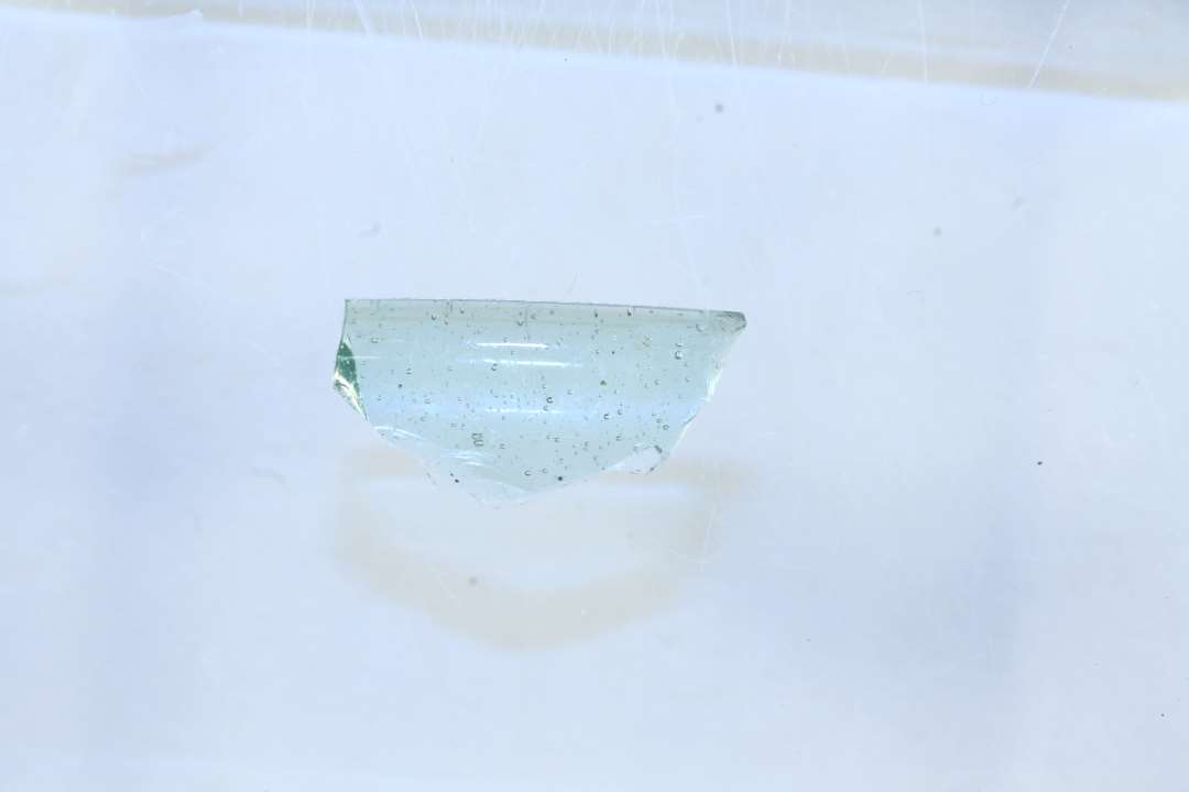 Randsk�r, fortykket, type d, tykkelse: 2,10mm., diameter: 11 cm., svagt gr�n,  sk�rstr.: 1,4 cm., randtykkelse: 2,95mm