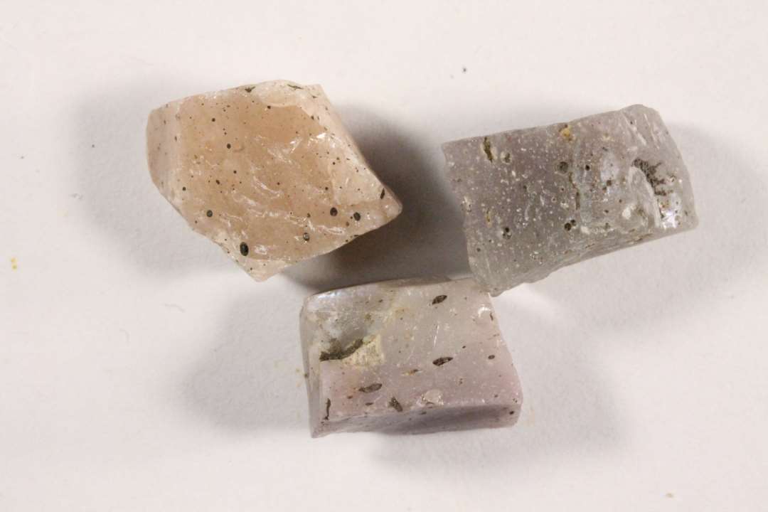 3 stk. tessera, uigennemsigtig lilla/lyser�d