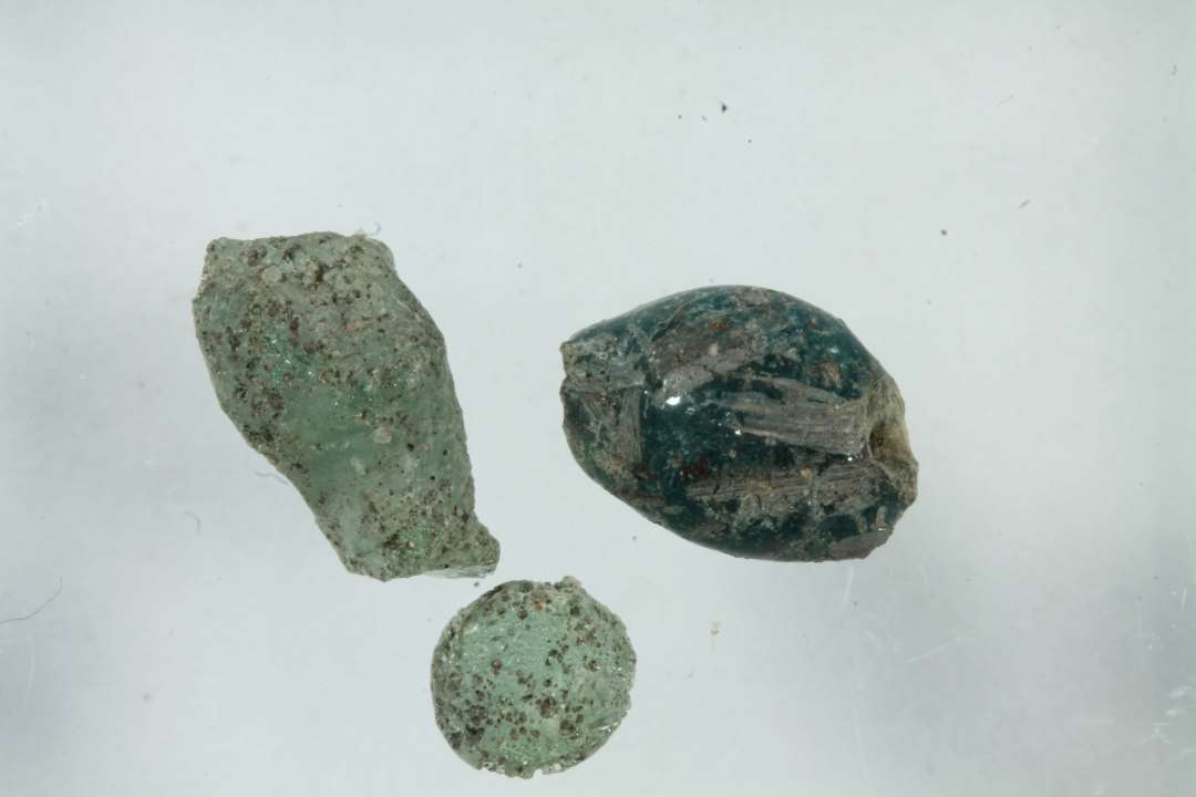 3 dr�ber, halvgennemsigtig gr�n