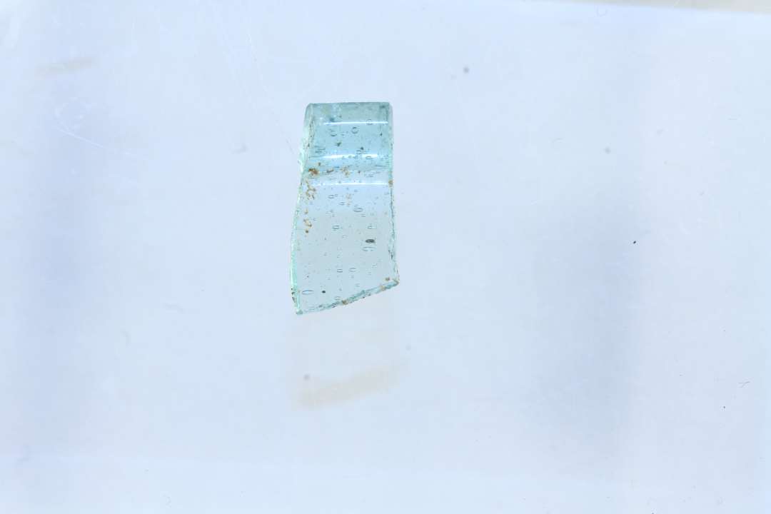 Randsk�r, omsl�et ind, type b., tykkelse: 1,35 mm., svagt gr�n, sk�rstr.: 0,4 cm., randtykkelse: 3,4 mm.