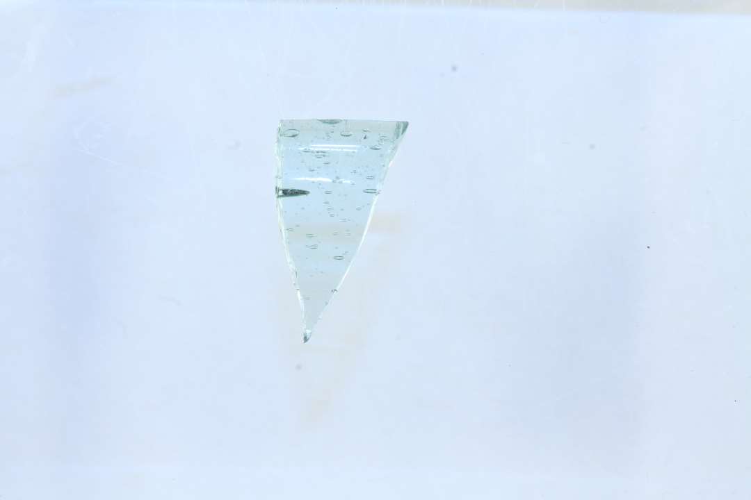 Randsk�r, omsl�et ind, type d, tykkelse: 1.05mm., svagt gr�n, sk�rstr.: 0,6 cm., randtykkelse: 3mm