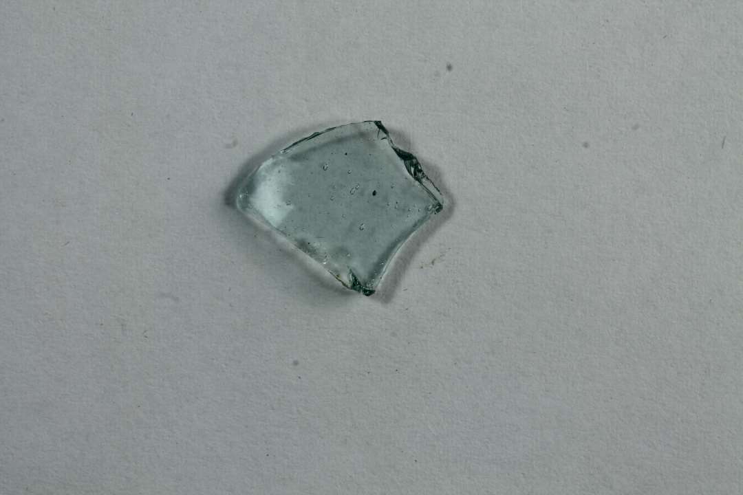 Sidesk�r, tykkelse: 1 mm., svagt gr�n, sk�rstr.: 1 cm.