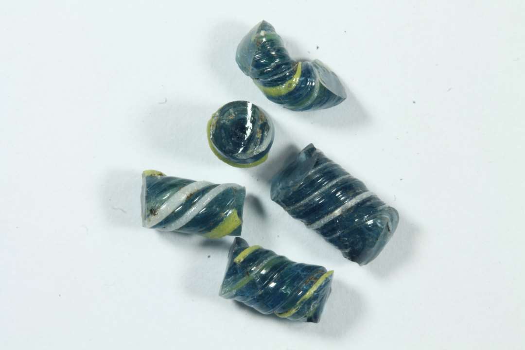 5 stk. reticella tr�d, gennemsigtig bl� med gul og hvid