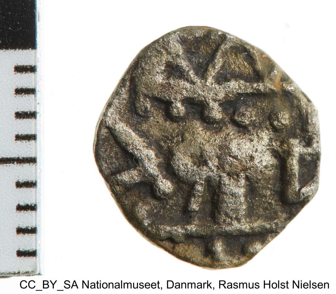 Sceatta, Continental runic, m�ntnr. 33, degenereret portr�t