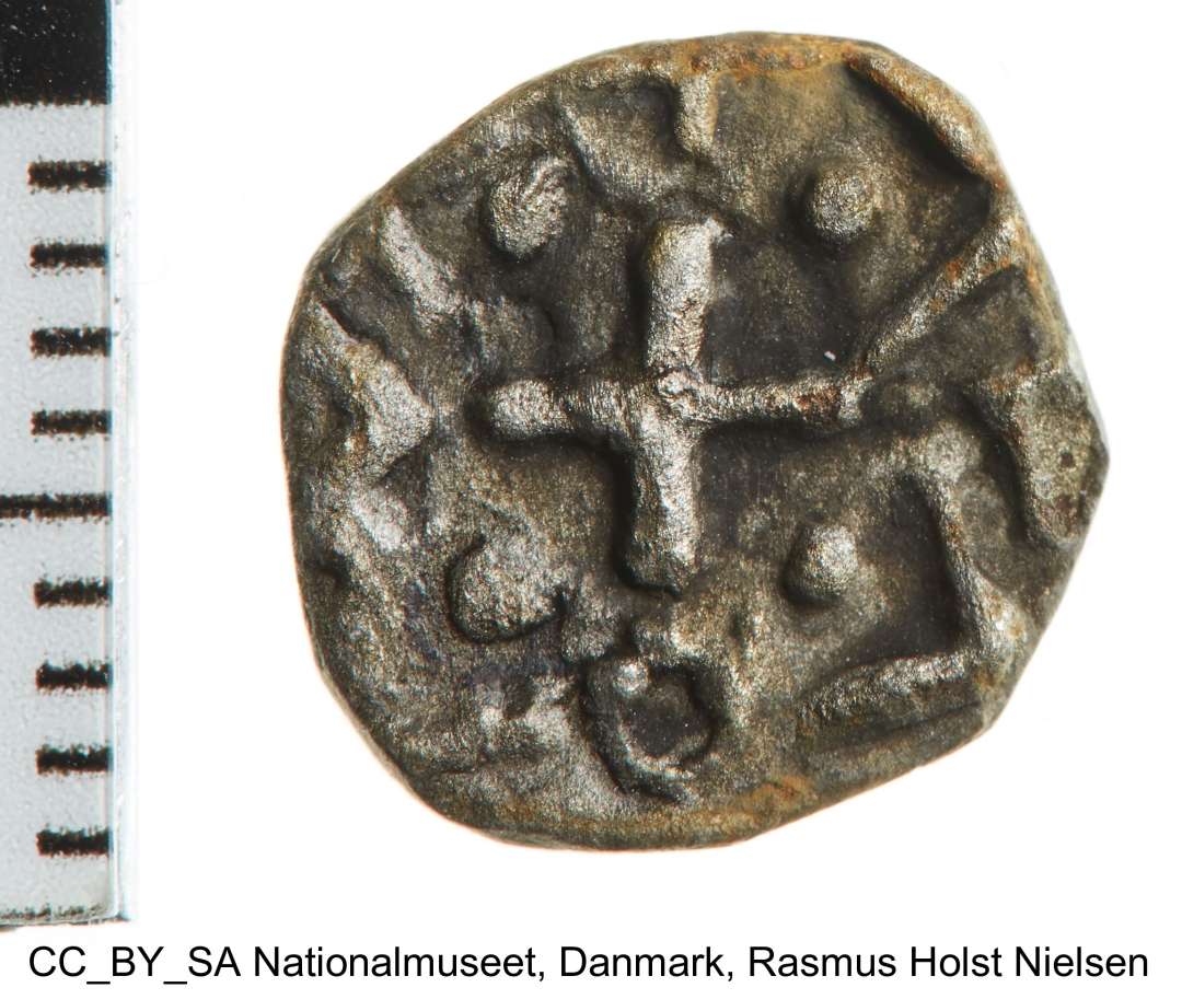 Sceatta, Continental runic, m�ntnr. 33, degenereret portr�t