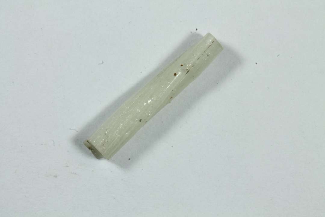 Tr�d. uigennemsigtig hvidgr�, snoet