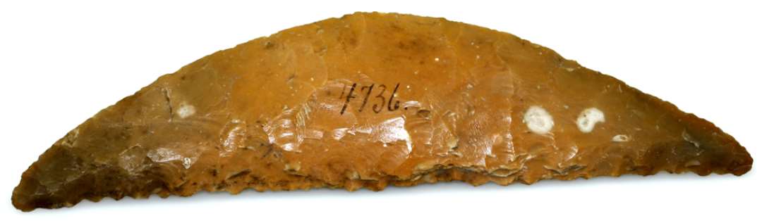 Flintsegl.Halvm�neformet. L�ngde: 14,5 cm., bredde: 3,5 cm.